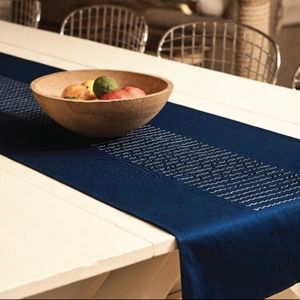 NWT Territory designs  Navy / white Table Runner AZO free